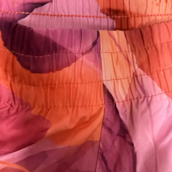 NWT Athleta printed mesh racer run shorts 4” in orange and pink size 1X - Picture 5 of 10